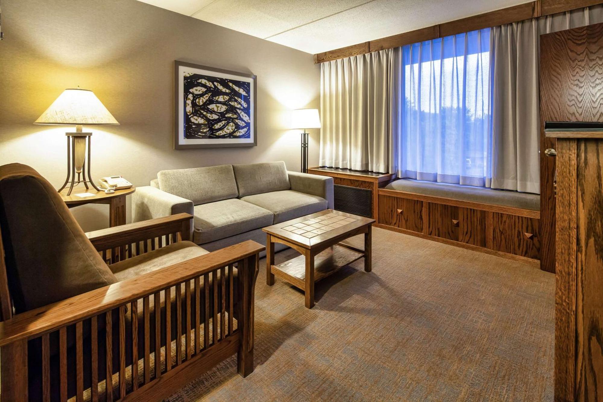 Doubletree By Hilton Libertyville-Mundelein Exterior photo