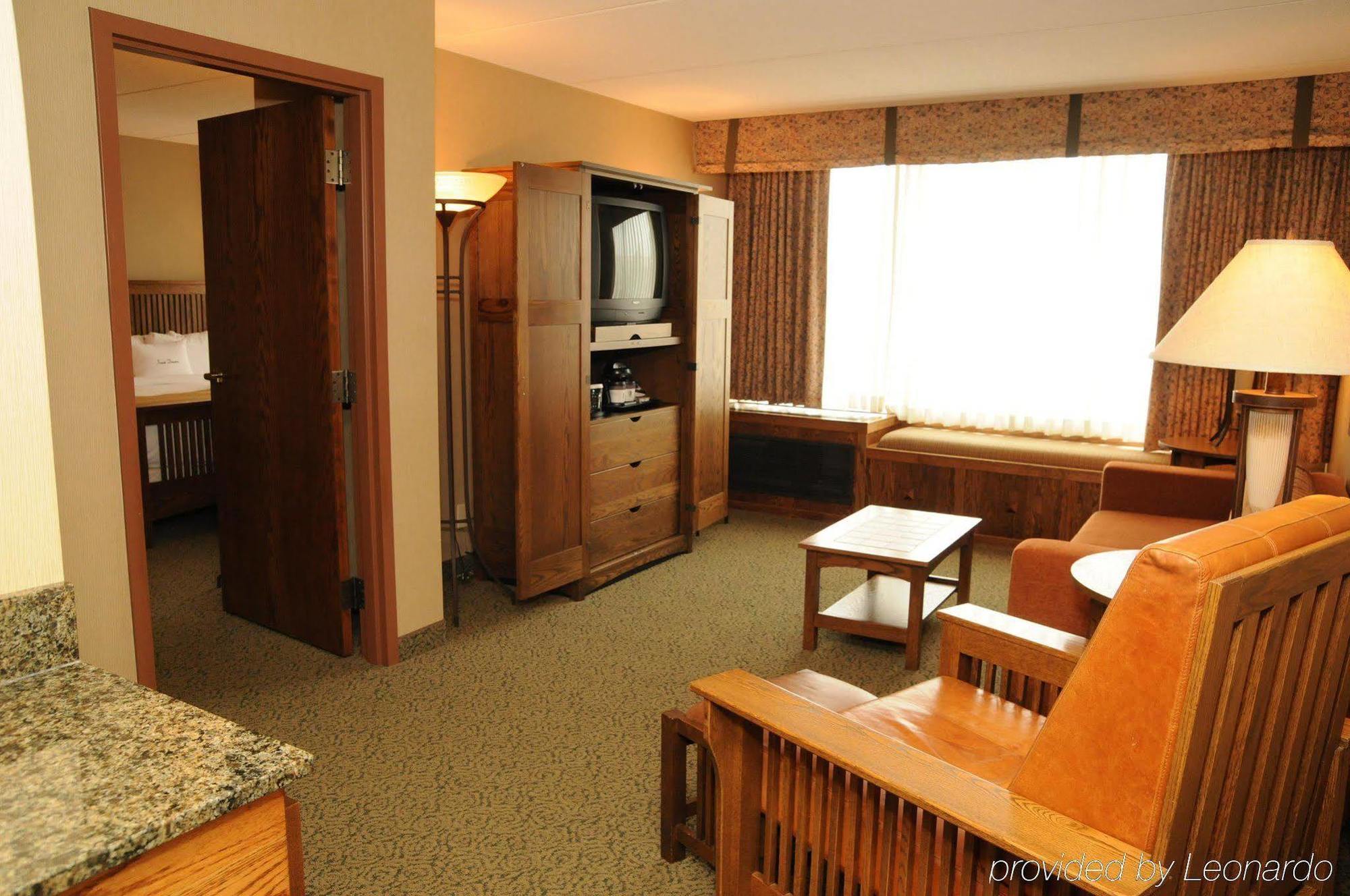Doubletree By Hilton Libertyville-Mundelein Exterior photo
