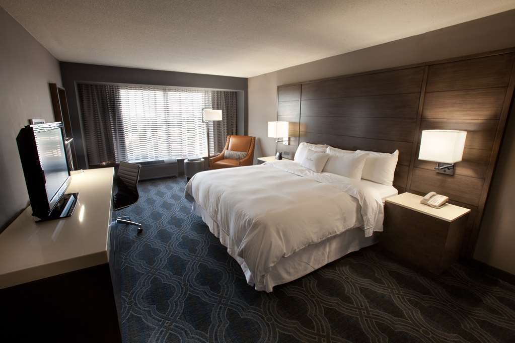 Doubletree By Hilton Libertyville-Mundelein Room photo