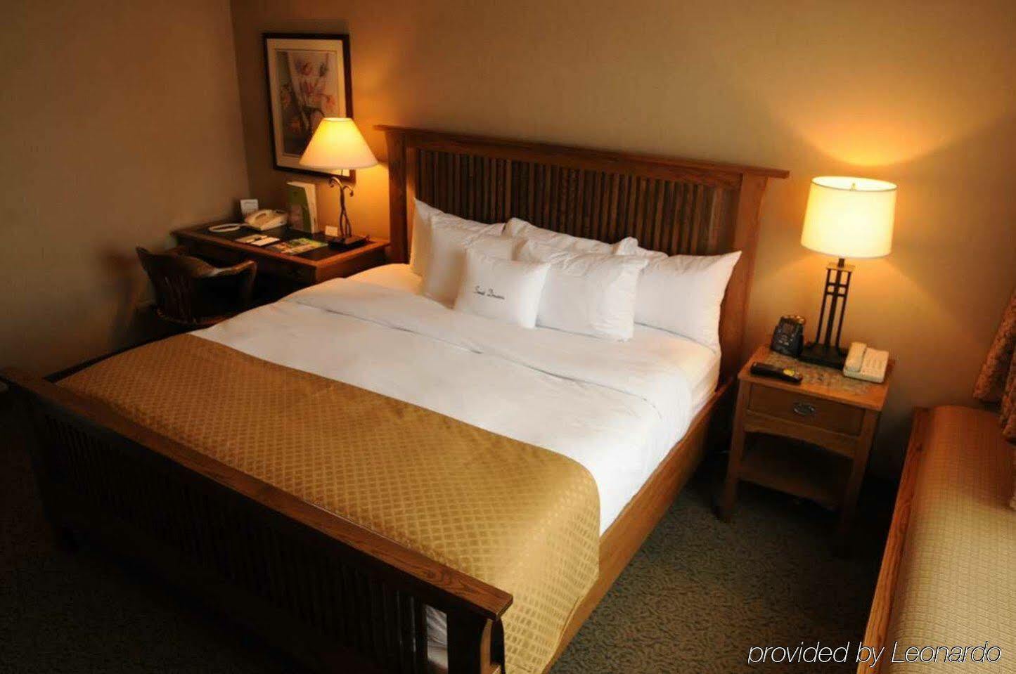 Doubletree By Hilton Libertyville-Mundelein Exterior photo